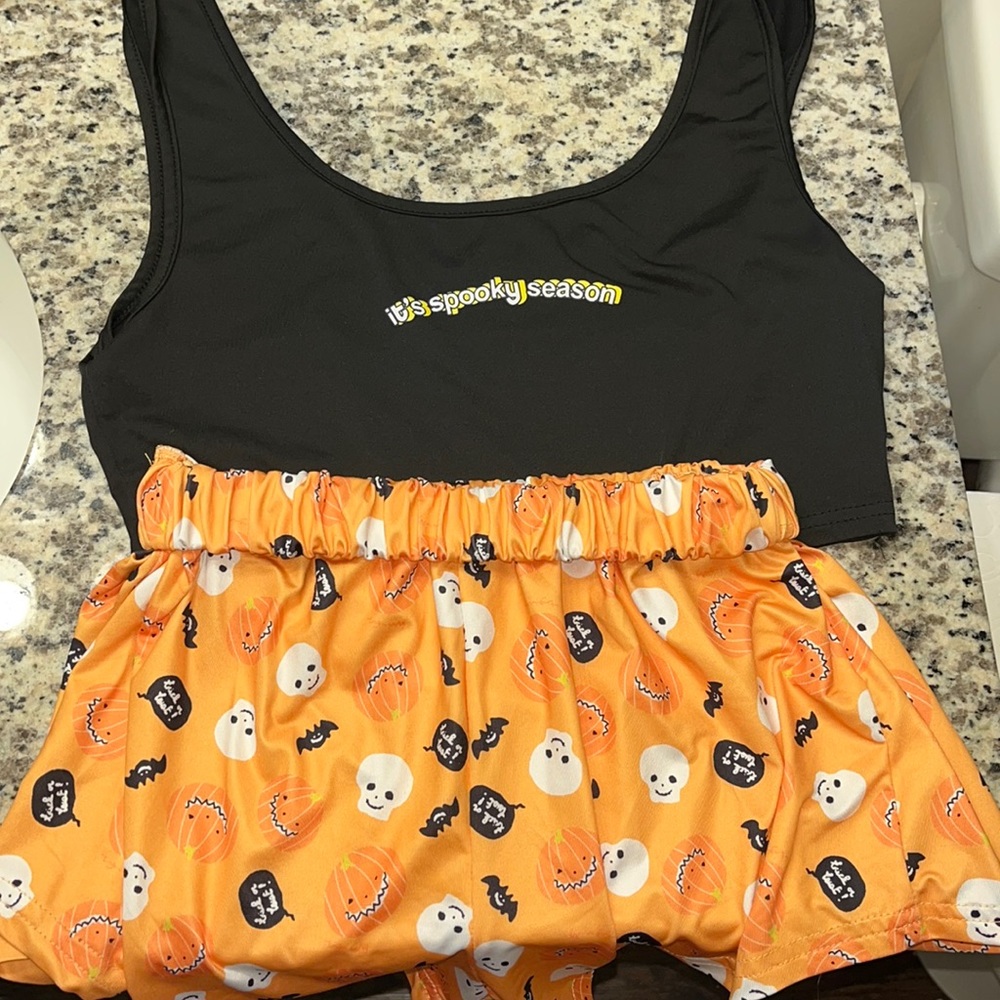 It's spooky szn pj set.